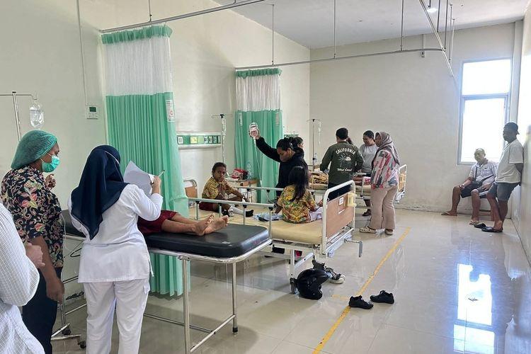 Belasan-siswa-SD-Negeri19-Kota-Tual-Maluku-menjalani-perawatan-di-Rumah-Sakit.jpg