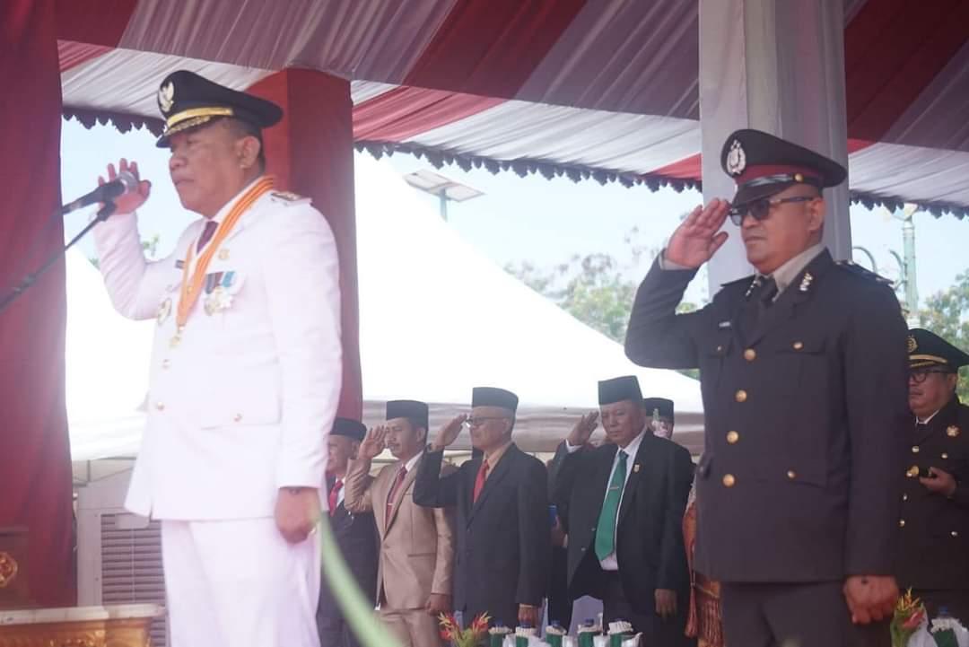 Bupati-Bolmut-Depri-Pontoh-ketika-upacara-HUT-ke-78-RI-di-Lapangan-Kembar-Boroko.jpg
