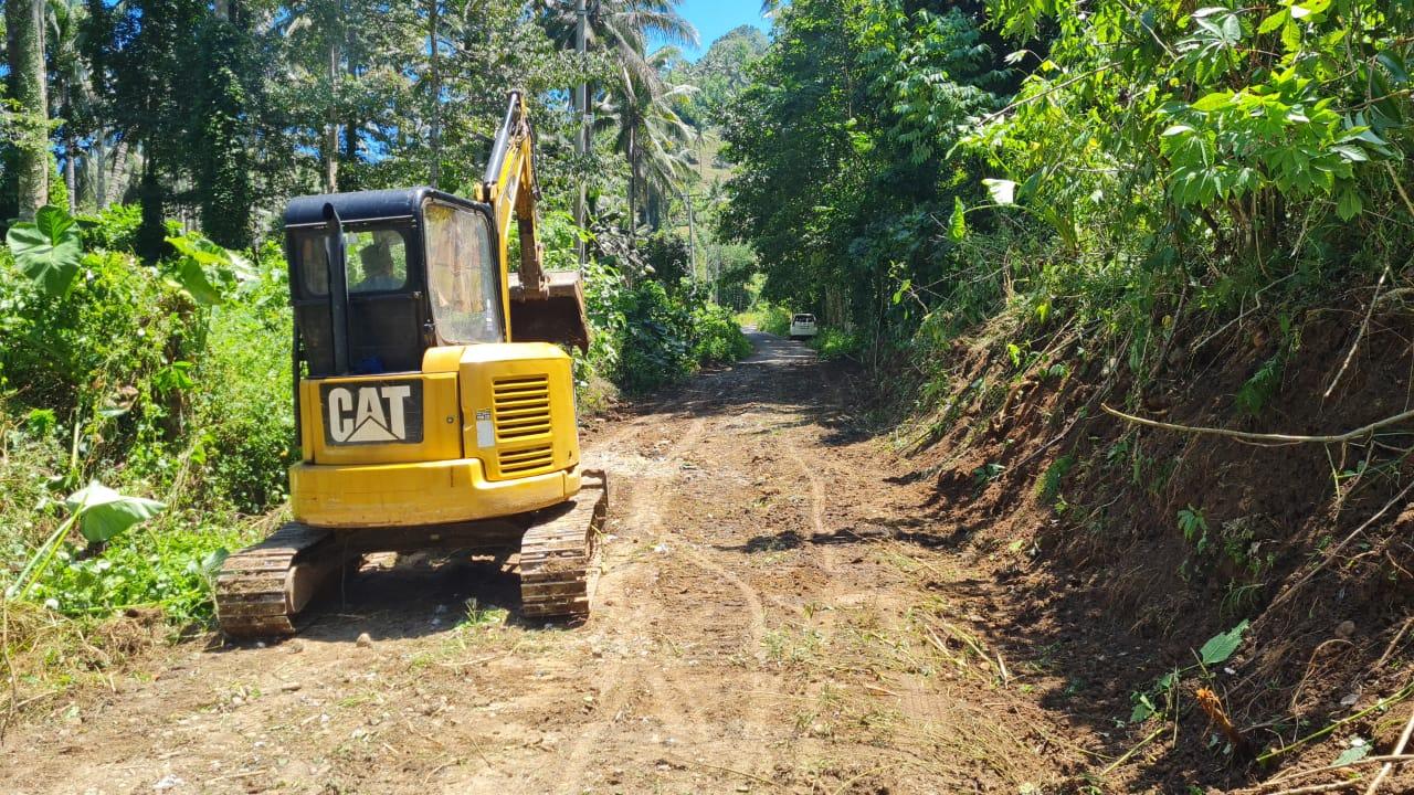 Bupati FDW Jawab Kerinduan Warga, Akses Jalan Rusak di Desa Liandok Minsel Sulut Mulai Dikerjakan