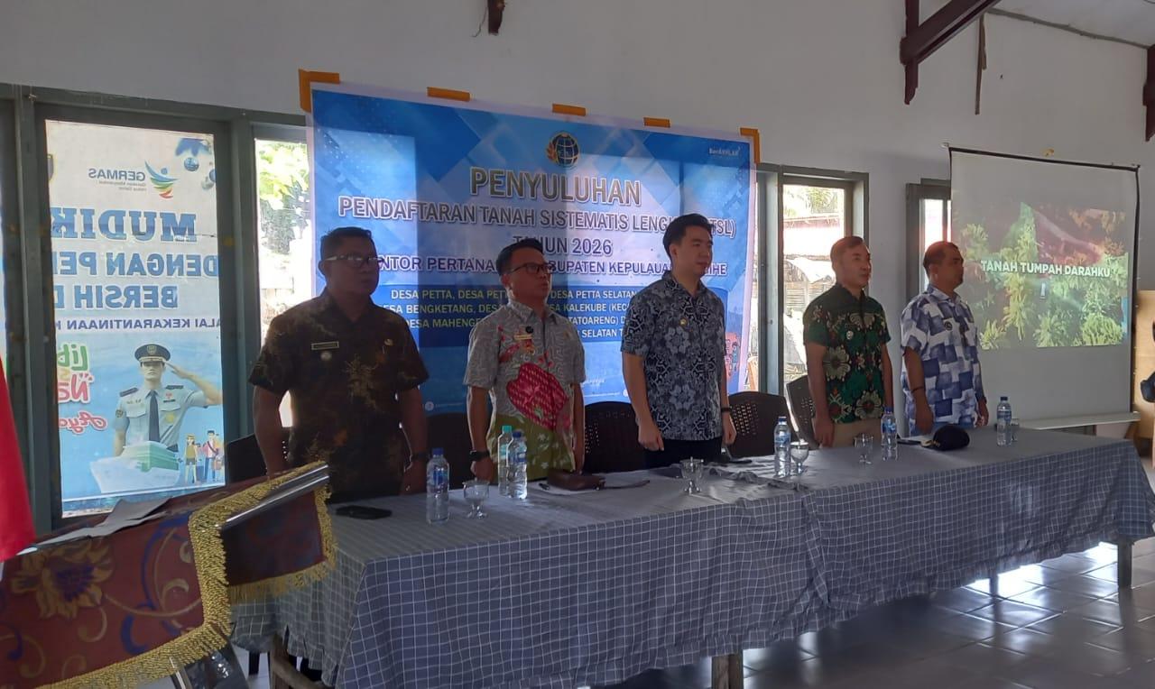 Bupati-Kepulauan-Sangihe-Michael-Thungari-menghadiri-kegiatan-Penyuluhan-Pendaftaran-Tanah.jpg
