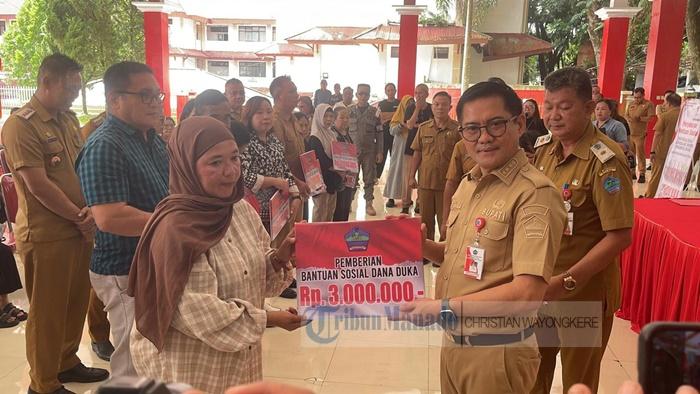 Bupati-Minahasa-Utara-Dr-Joune-Ganda-menyerahkan-Pemberian-Bantuan-Sosial-Dana-Duka.jpg