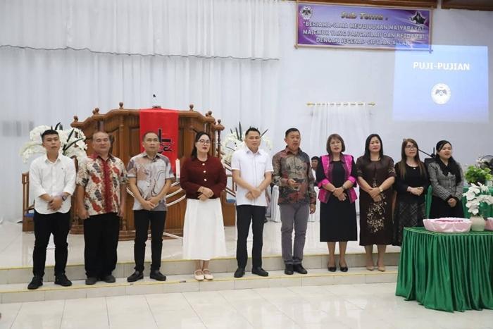 Bupati-Mitra-Ronald-Kandoli-dilantik-sebagai-Ketua-Umum-Panitia-Pelaksana-Perkemahan-Karya-Pemuda.jpg
