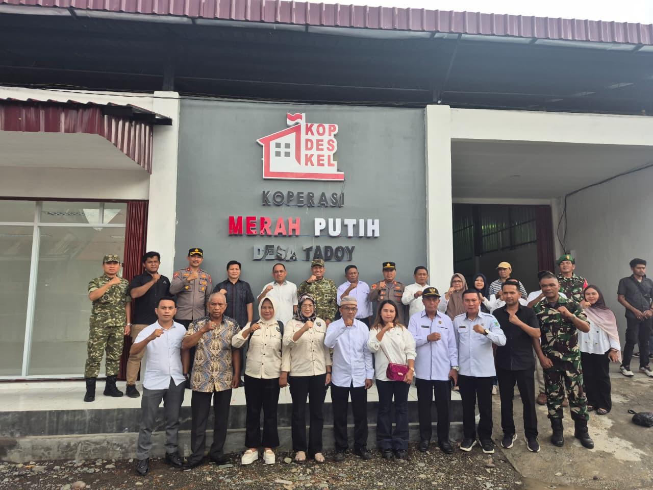 Bupati-dan-wakil-Bupati-saat-menghadiri-peresmian-1061-KDKMP.jpg
