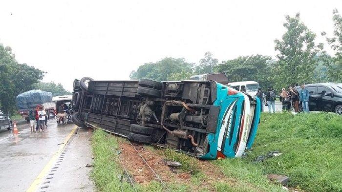 Bus-berisikan-40-penumpang-alami-kecelakaan-di-Tol-Cipali.jpg