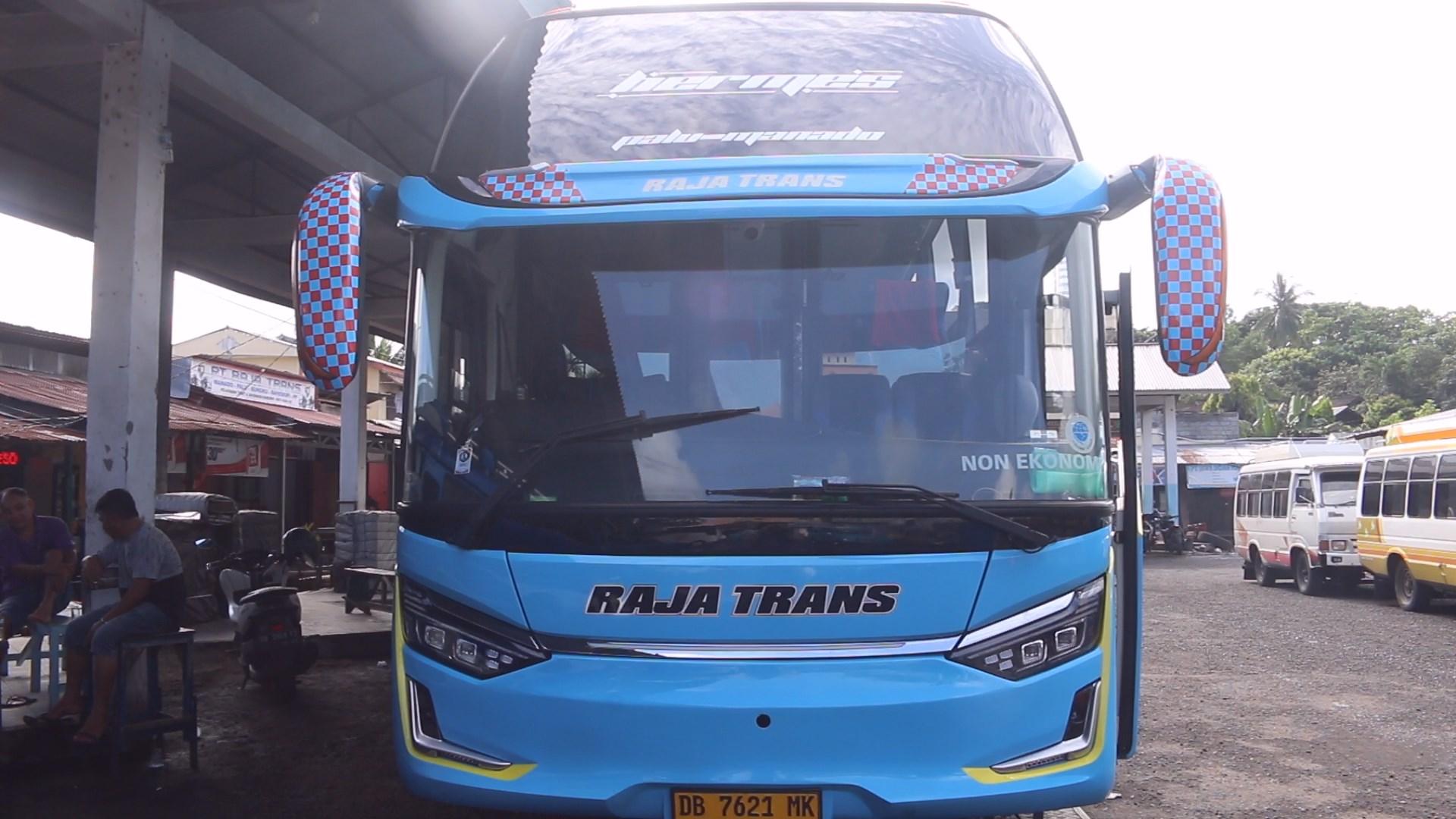 Bus-mewah-Raja-Trans-Manado-Palu-di-Terminal-Malalayang-Manado-Sulawesi-Utaraji.jpg