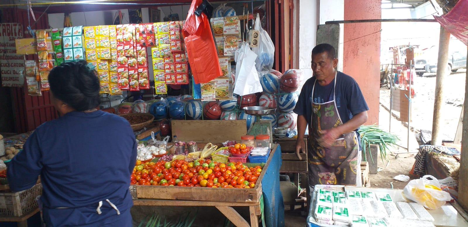 Cabe-Rawit-yang-Dijual-Seorang-Pedagang-di-Pasar-23-Maret-Kotamobagu.jpg