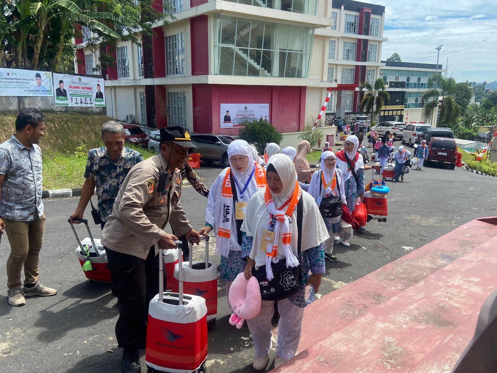 Calon-Jemaah-Haji-Sulut-tiba-di-Asrama-Tuminting-Manadojfgjgjghjghjg.jpg