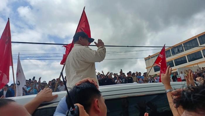 Prabowo Tiba di Tomohon, Disambut Teriakan 'Tuama, Ini Torang Pe Presiden RI'