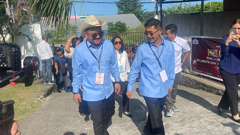 Hengky dan Randito Diantar Massa ke KPU untuk Daftar Paslon Pilkada Bitung Sulawesi Utara