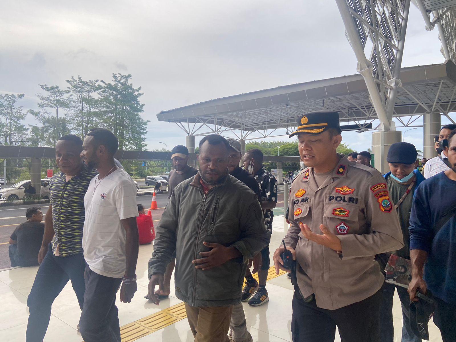 Mahasiswa Papua di Sulawesi Utara: Lukas Enembe Sudah Membangun Indonesia