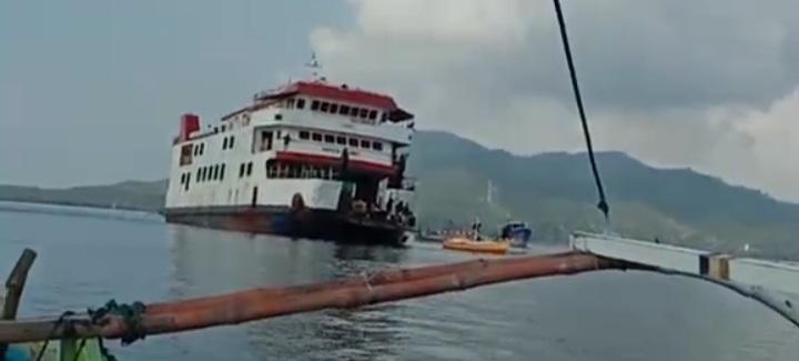 Caption-KMP-Lokongbanua-yang-kandas-di-perairan-laut-Buhias-Ist.jpg