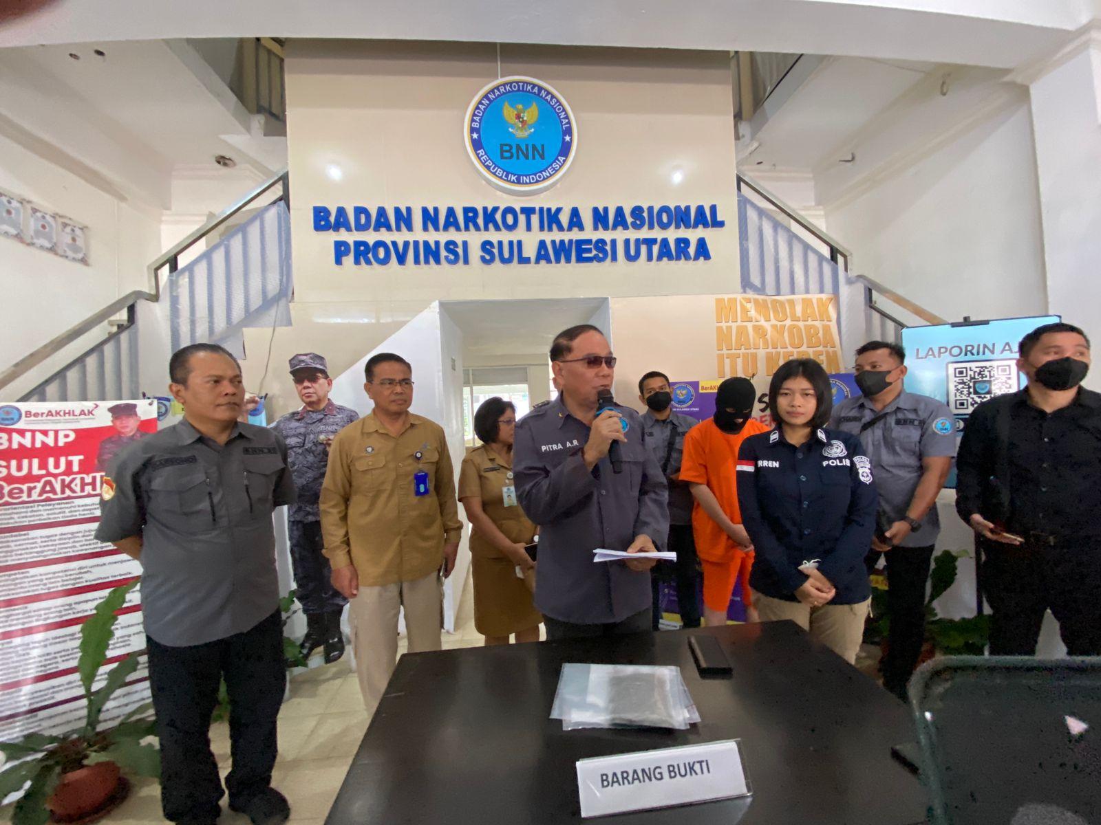 Caption-Press-Conference-BNNP-Sulut-terkait-pengungkapan-kasus-ganja-100-gram-pada.jpg