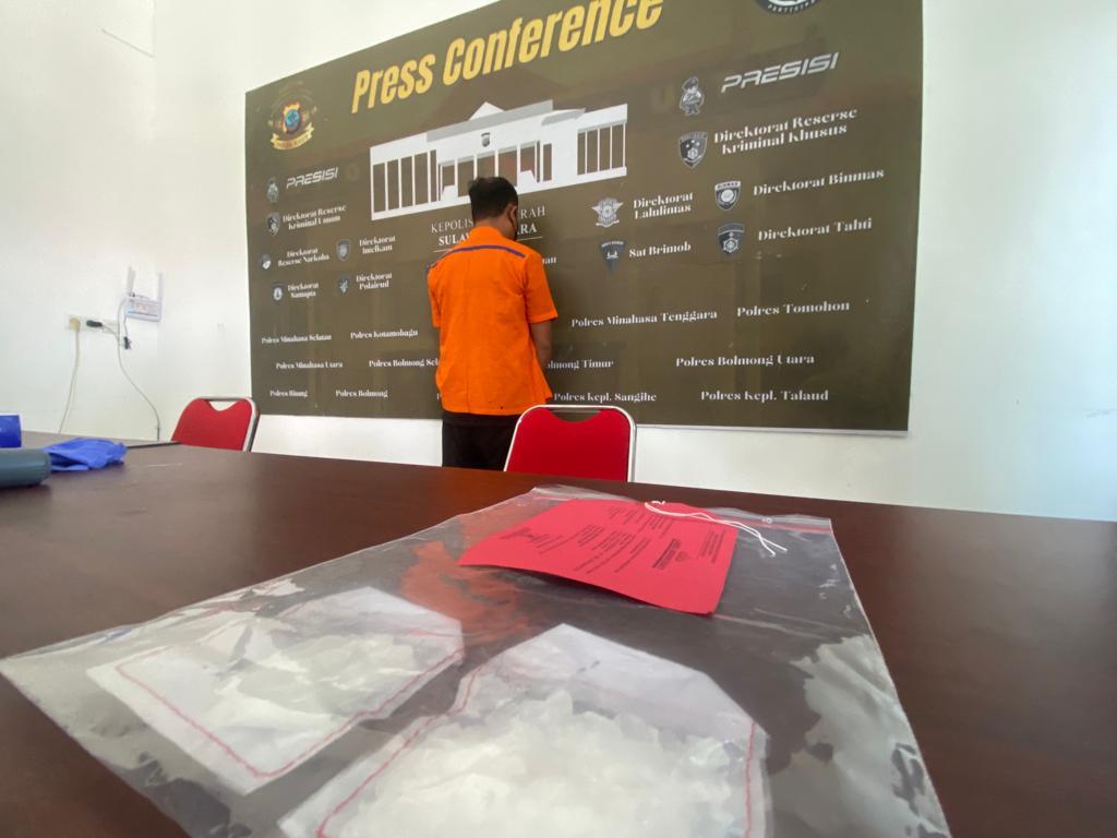 Caption-Press-Confrence-pengungkapan-kasus-narkotika-jenis-sabu-sabu-oleh.jpg