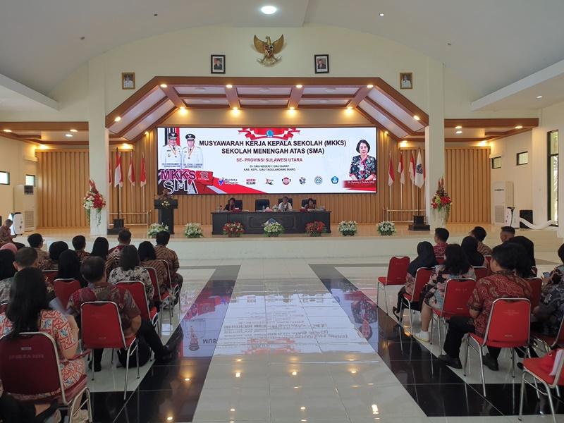 Caption-Suasana-pembukaan-MKKS-SMA-se-Sulut-di-auditorium-kantor-bupati.jpg