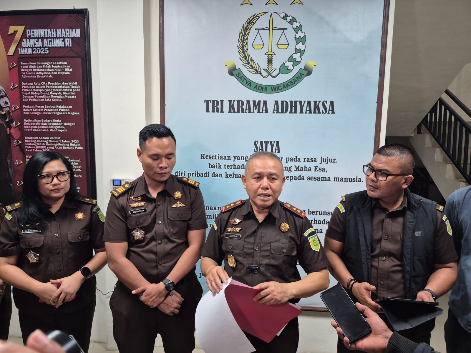 DITAHAN-Christ-Mamangkey-tersangka-korupsi-dana-hibah-KPU-Boltim-tahun-2021675.jpg