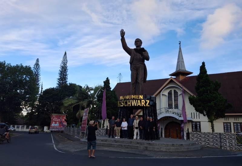 DOB-Monumen-Misionaris-Johann-G-Schwarz-di-Kota-Langowanli056.jpg