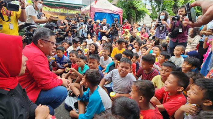 DPD-PDIP-DKI-Jakarta-menggelar-acara-Makan-Bareng-10000-Warga-DKI-Jakarta-Foto-4.jpg