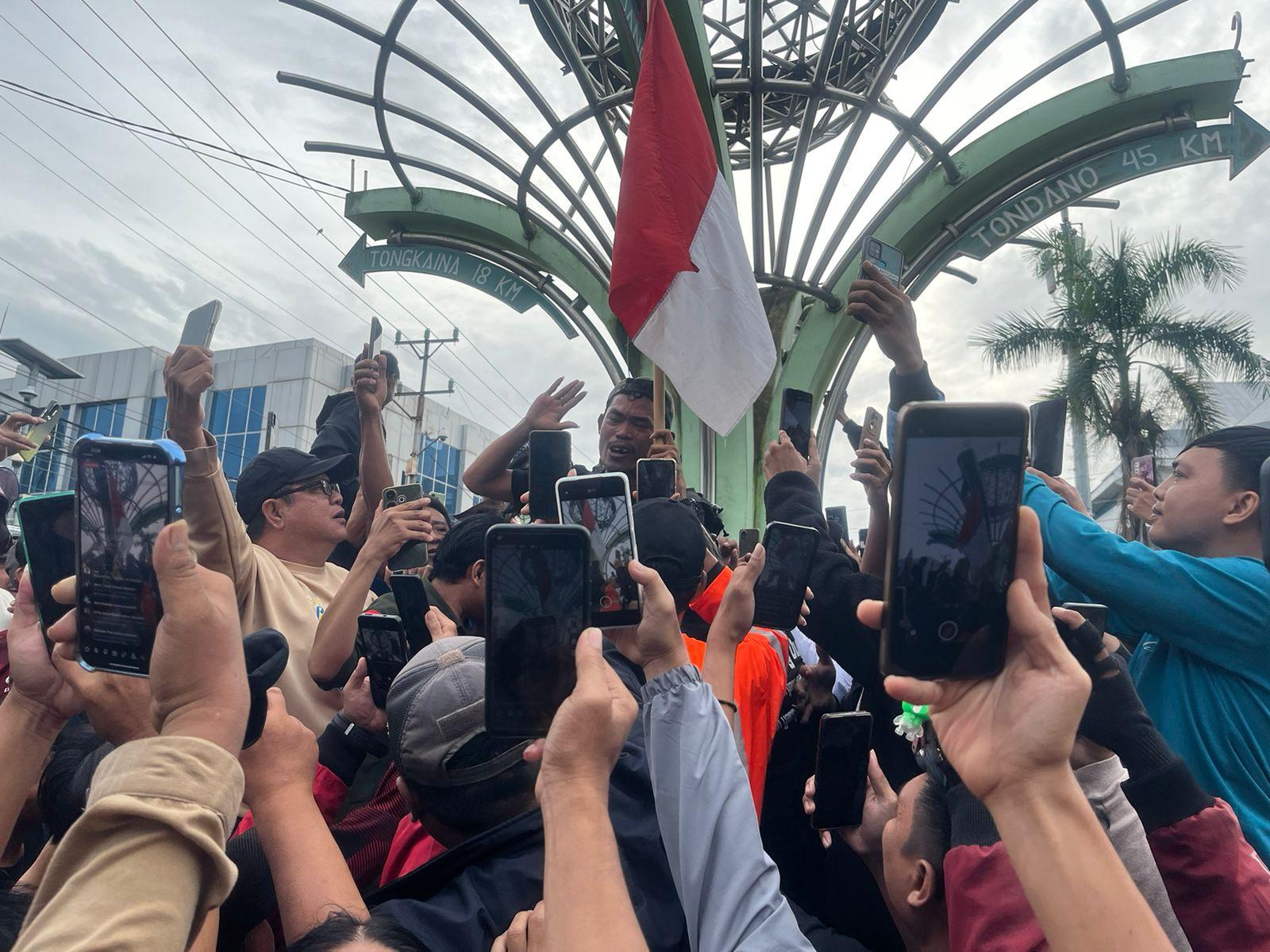 Daeng Anpes Sudah Sampai Garis Finish, Pejalan Kaki Makassar - Manado Ini Menangis di Zero Point