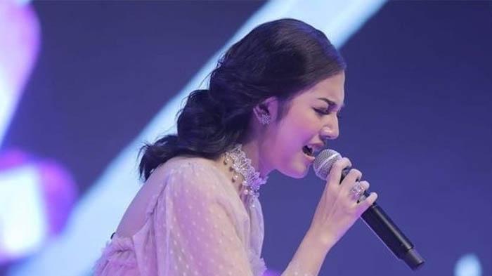 Daftar-5-lagu-rohani-Melitha-Sidabutar-yang-populer.jpg