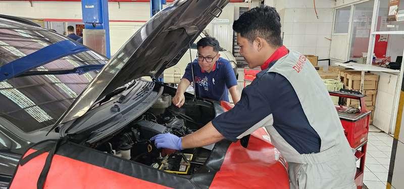 Daihatsu-Martadinata-Paal-Dua-memberikan-paket-servis.jpg
