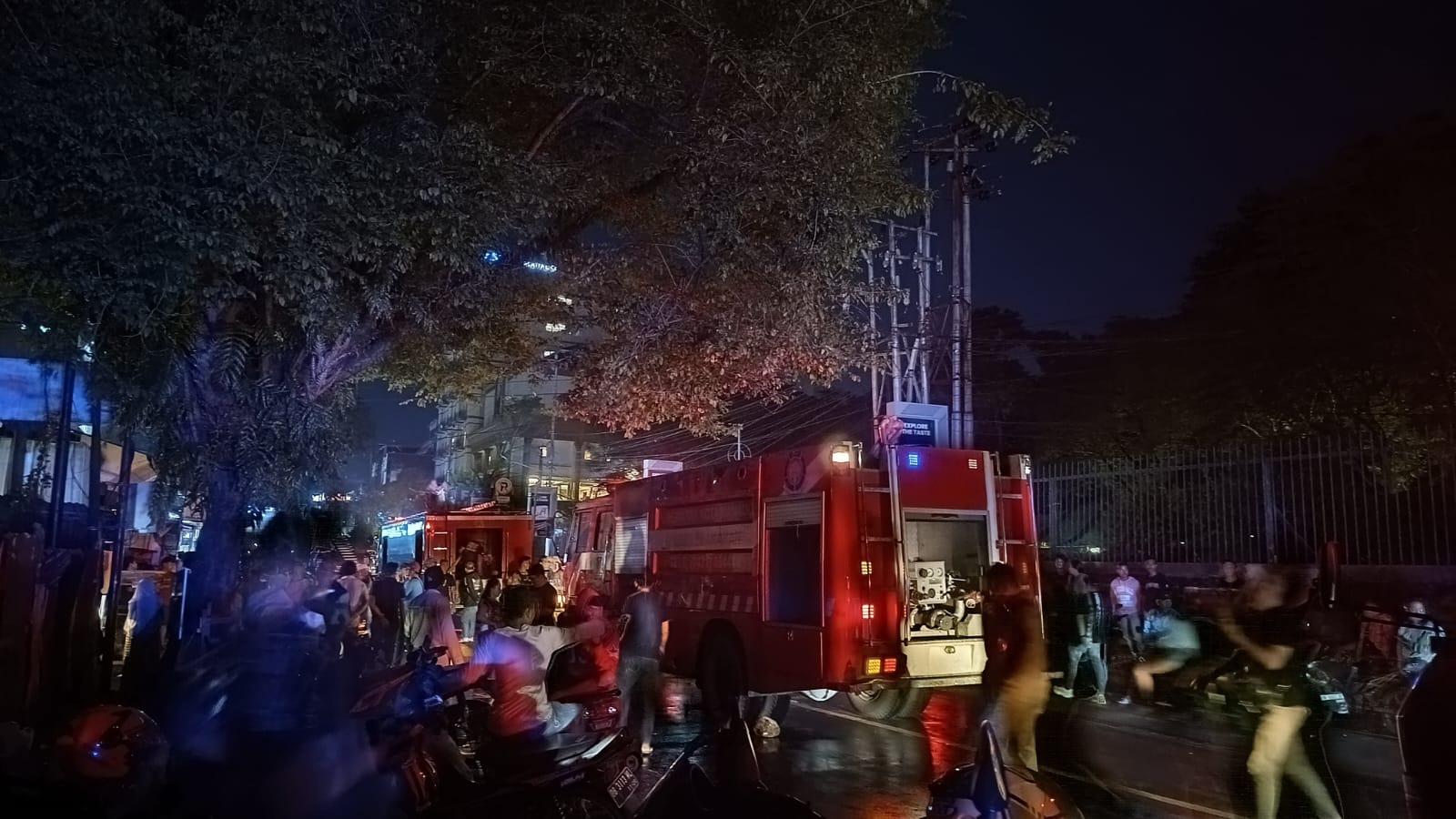 10 Mobil Damkar Padamkan Api Saat Kebakaran di Kampung Kodo Manado