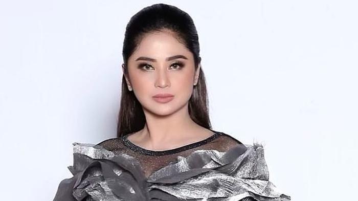 Dewi-Perssik-penyanyi-dangdut-kini-jadi-host-Pagi-Pagi-Ambyar.jpg