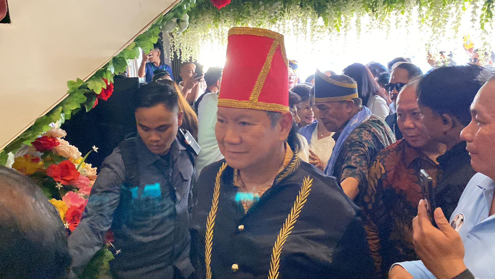 BREAKING NEWS: Adik Prabowo Subianto, Hashim Djojohadikusumo tiba di Langowan Sulawesi Utara