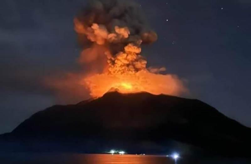 Erupsi-Gunung-Ruang-di-Tagulandang-Sitaro-Sulawesi-Utara-57.jpg