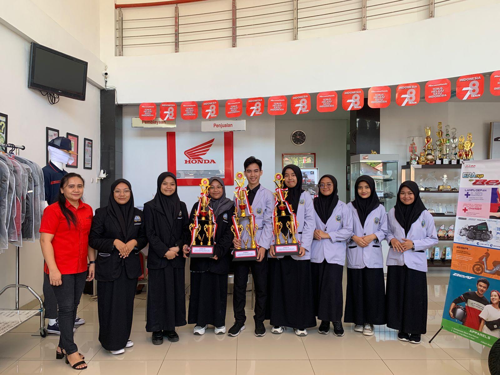 Honda DAW Utus Fajar dan Salwa ke Tingkat Nasional AHM Best Student 2023