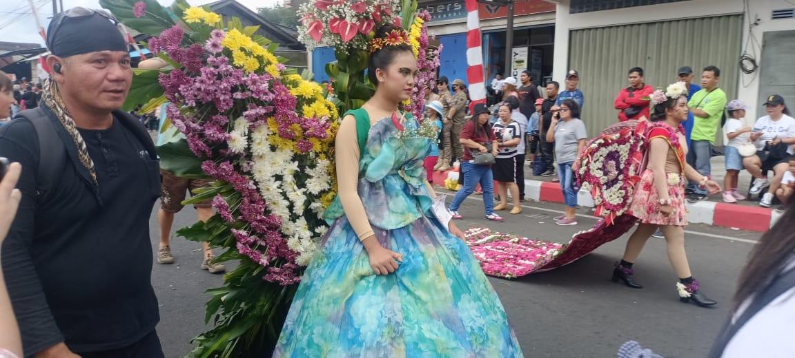 Fashion-Carnival-menjadi-salah-satu-daya-tarik-dalamhjfgjfgjgj.jpg