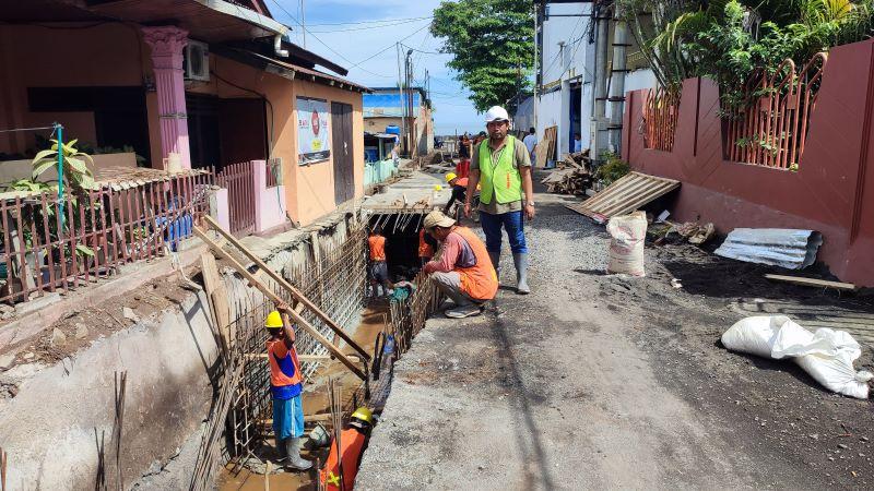 Ferdi-Guhuhuku-Tribun-Manado-Dinas-PU-Manado-bangun-peningkatan.jpg