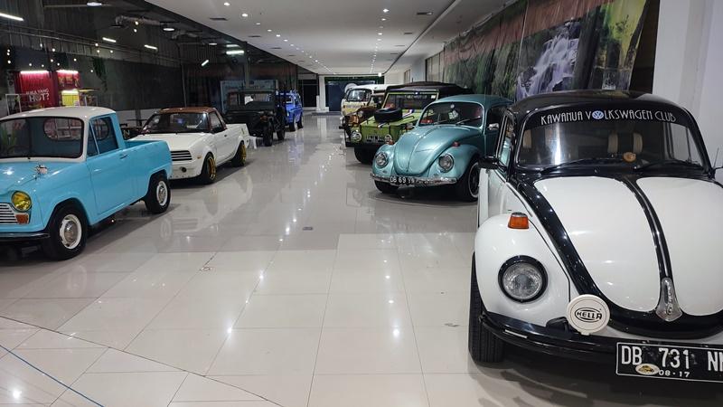 Lippo Plaza Manado Sulawesi Utara Gelar Community Meet Up, Hadirkan Puluhan Mobil dan Motor Klasik