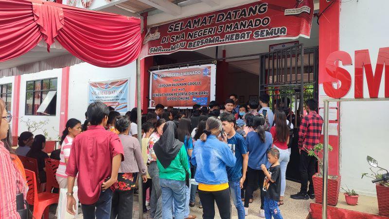 Ferdi-Guhuhuku-Tribun-ManadoPendaftaran-Kembali.jpg