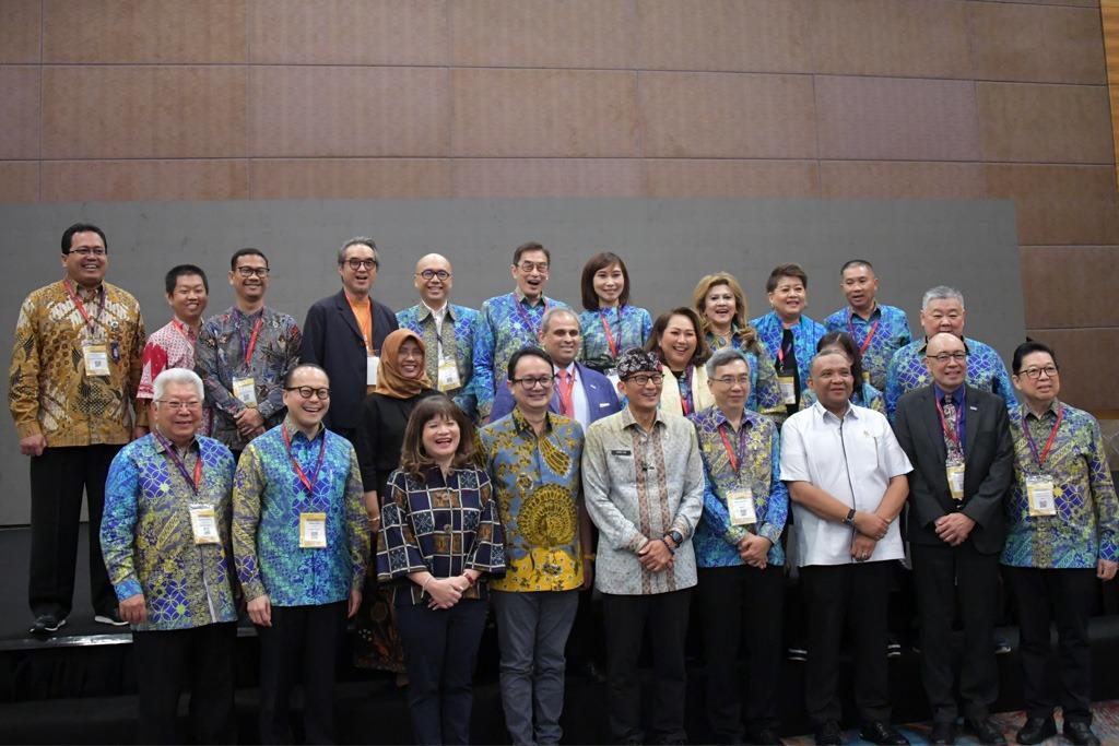 Foto-Dok-Kemendag-Wakil-Menteri-Perdagangan-Jerry-Sambuaga-dan-Menparekraf.jpg