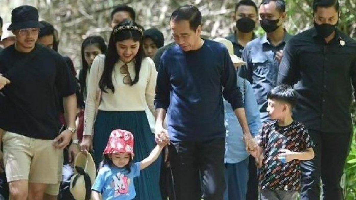 Foto-Presiden-Jokowi-dan-Keluarganya-saat-mengunjungi-lokasi-pelaksanaan-KTT.jpg