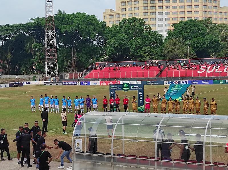 Foto-Tribun-ManadoFernando-Lumowa-Kick-off-Sulut-United-vs-Persiba-Balikpapan-di.jpg