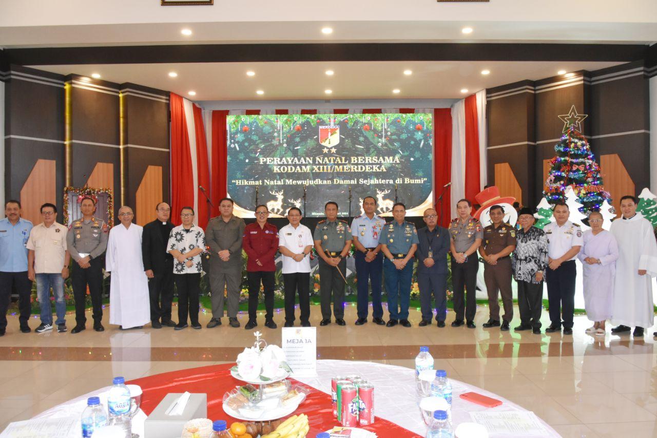 Foto-bersama-usai-Perayaan-Natal-bersama-Kodam-XIII-Merdeka.jpg