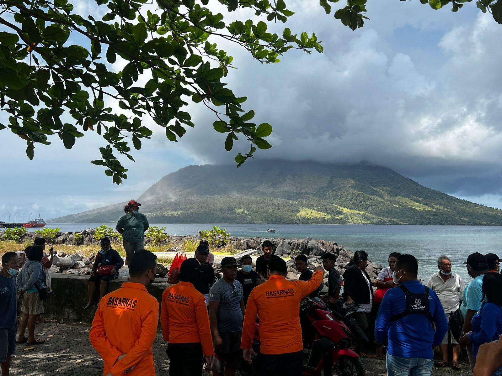 Foto-dokumentasi-Basarnas-Manado-kondisi-erupsi-Gunung-Api-Awu.jpg
