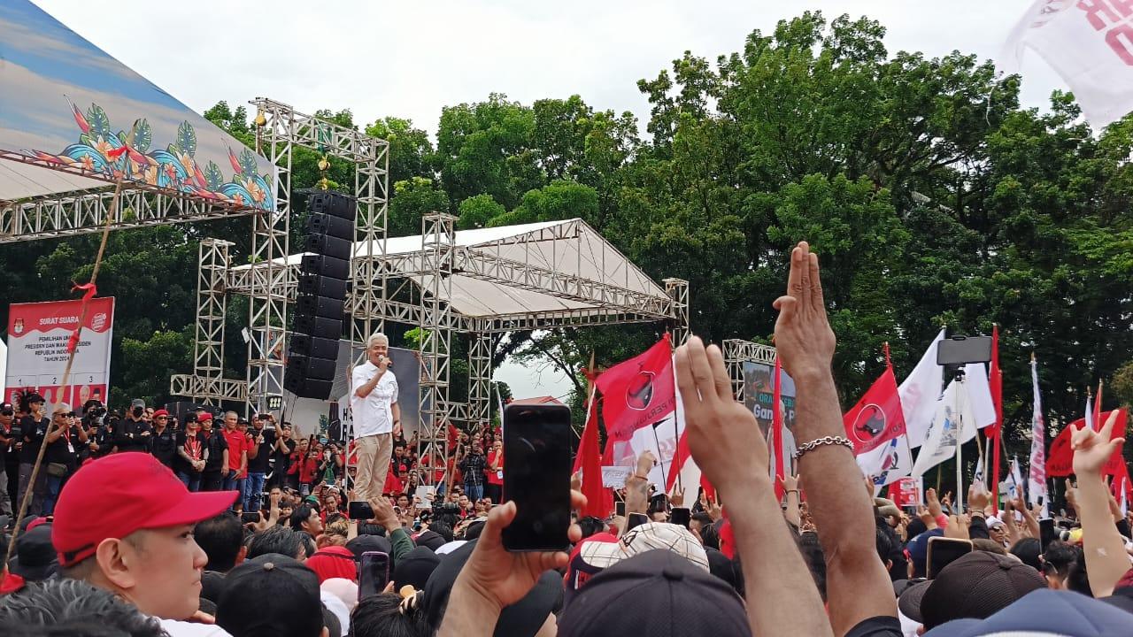Ganjar-Pranowo-Capres-nomor-urut-3-saat-memberikan-orasi-pada-kampanyE-JT5.jpg