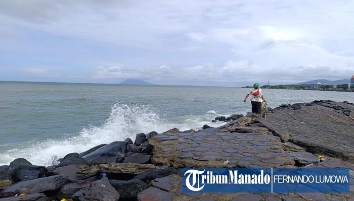 Gelombang-tinggi-mencapai-1-meter-serta-angin-kencang-melanda-perairan-Teluk-Manado-ok.jpg