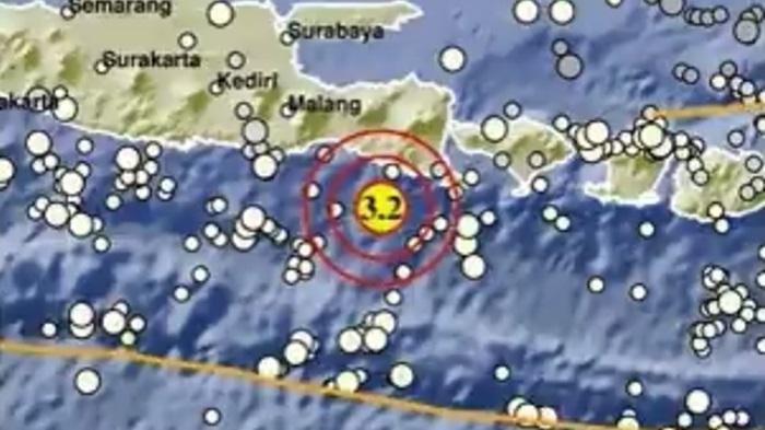 Gempa-32-SR-di-Jember-Jawa-Timur-Jatim-pada-Jumat-12-Mei-2023-sore.jpg