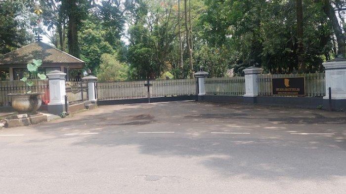 Gerbang-Istana-Batu-Tulis-Bogor-Jawa-Barat-235.jpg