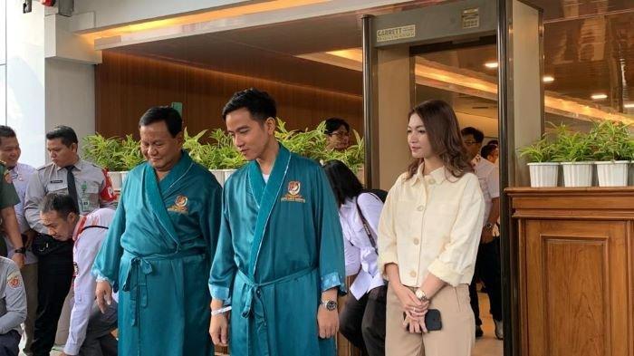 Gaya Pakaian Prabowo Subianto dan Rakabuming Raka Saat Tes Kesehatan, Kompak Seperti Anak Muda