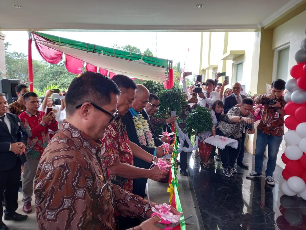 BREAKING NEWS Gubernur Olly Dondokambey dan Joune Ganda Resmikan Kantor dan Gedung Pertemuan GMAHK