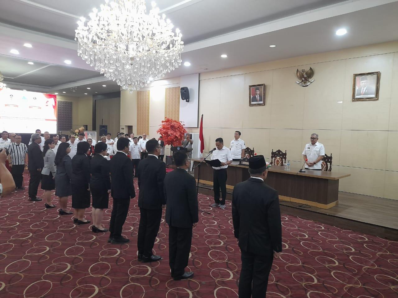 Gubernur-Sulawesi-Utara-Olly-Dondokambey-melantik-sembilan-pejabat.jpg