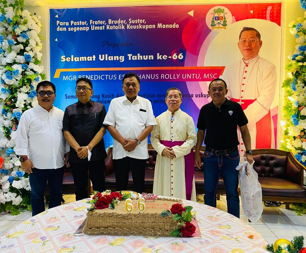 Uskup Manado Mgr Rolly Untu HUT ke-66, Gubernur Sulawesi Utara Olly Dondokambey Ucapkan Selamat