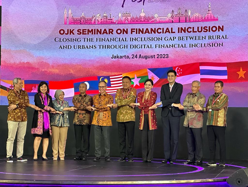 Tampil di OJK Seminar on Financial Inclusion Olly Dondokambey Sepanggung dengan Pakar Keuangan ASEAN