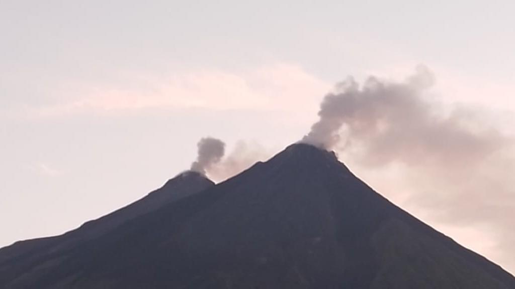 Gunung-Karangetang-aergesrgsrt.jpg
