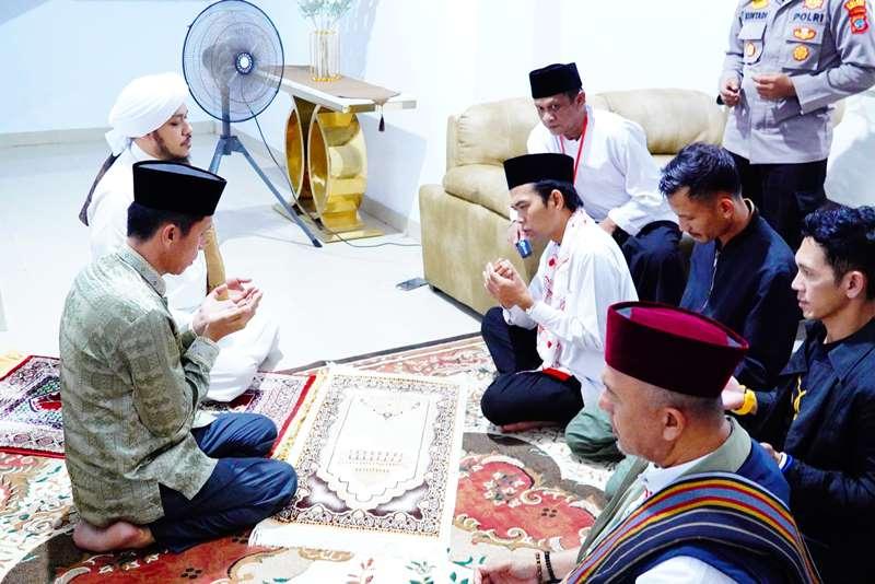 HADIR-Ribuan-jamaah-memadati-Alun-alun-Bolaang-Uki-untuk-mendengarkan-tausiyah-6675.jpg