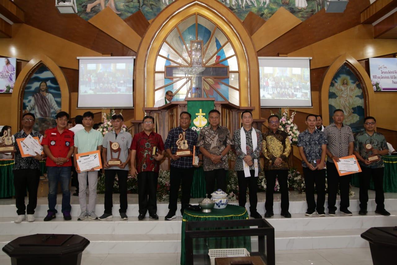 HADIR-Wali-Kota-Tomohon-yang-juga-Ketua-Umum-Panitia-Konas-XVII90.jpg